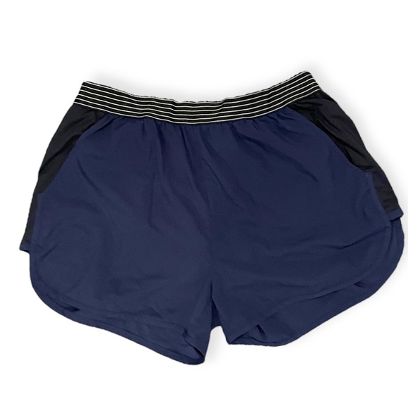 Women’s athletic shorts with pockets - Picture 7 of 8